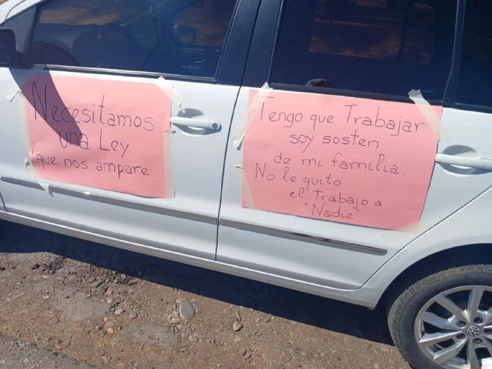 En medio de la protesta de los UBER se vieron inscripciones ante las quejas